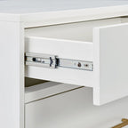 Table de chevet blanche à deux tiroirs avec poignées dorées et pieds en métal