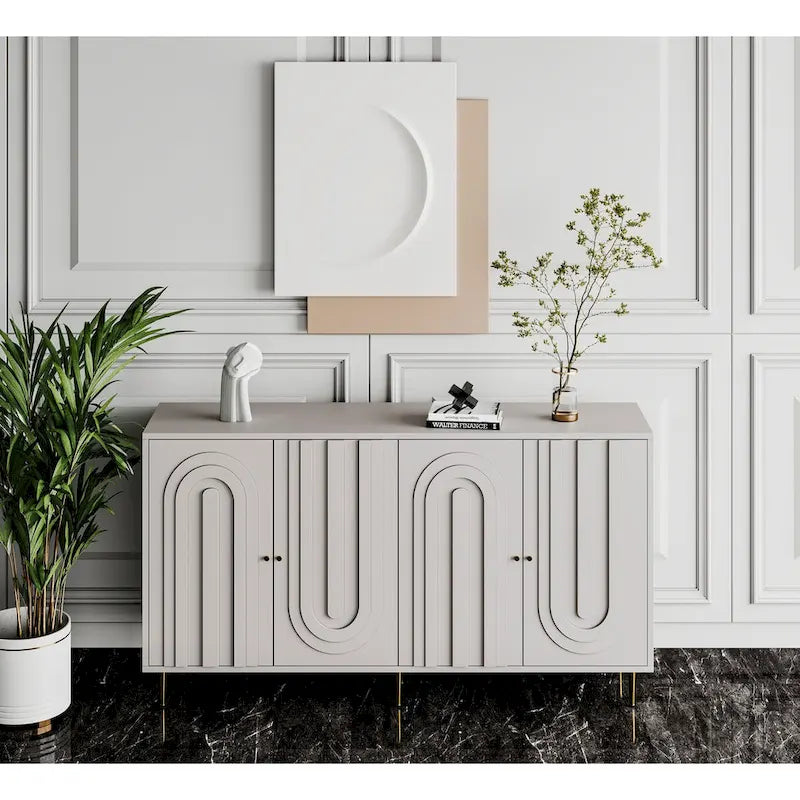 Buffet à 4 portes avec panneaux arqués et pieds dorés