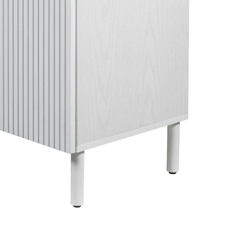 Meuble de rangement blanc à 2 portes avec panneau rainuré et pieds cylindriques