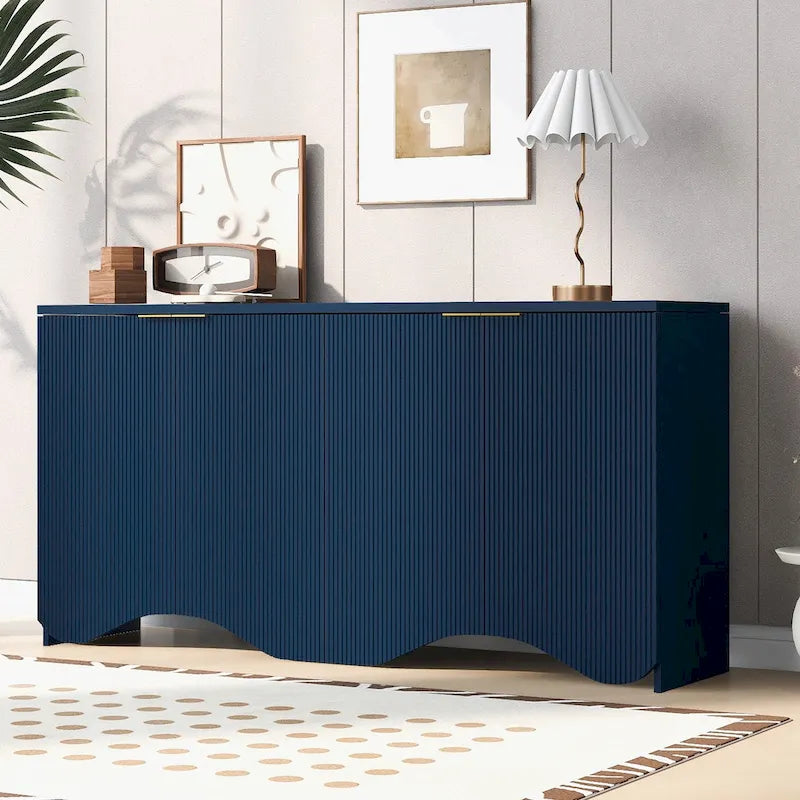Buffet quatre portes à côtés striés avec poignées dorées et base ondulée, bleu blanc noir