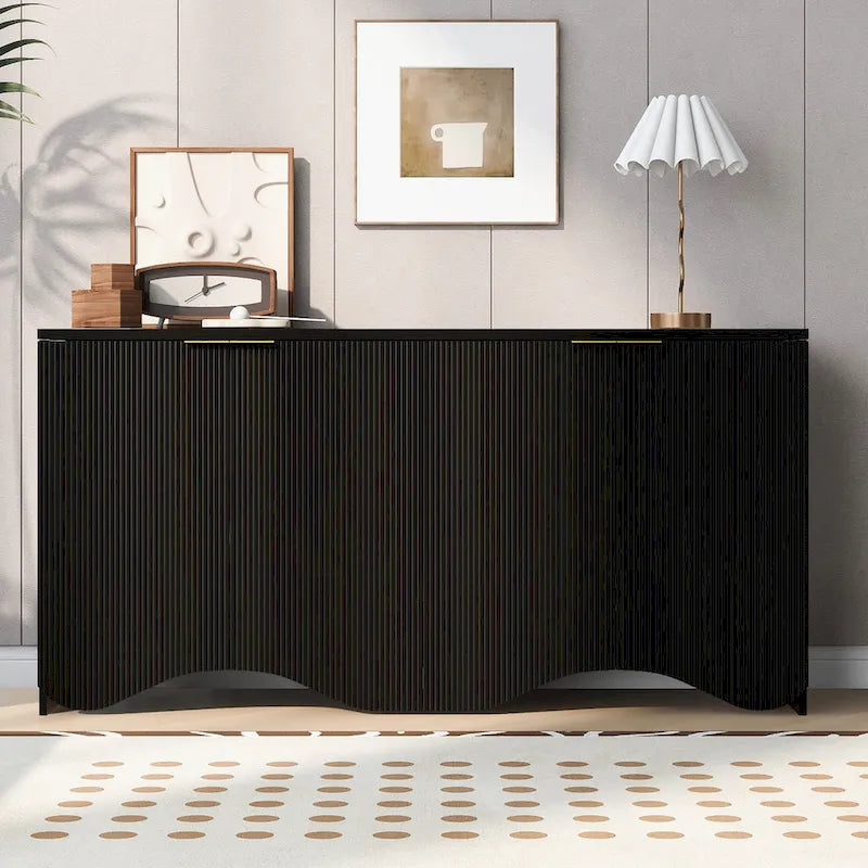 Buffet quatre portes à côtés striés avec poignées dorées et base ondulée, bleu blanc noir