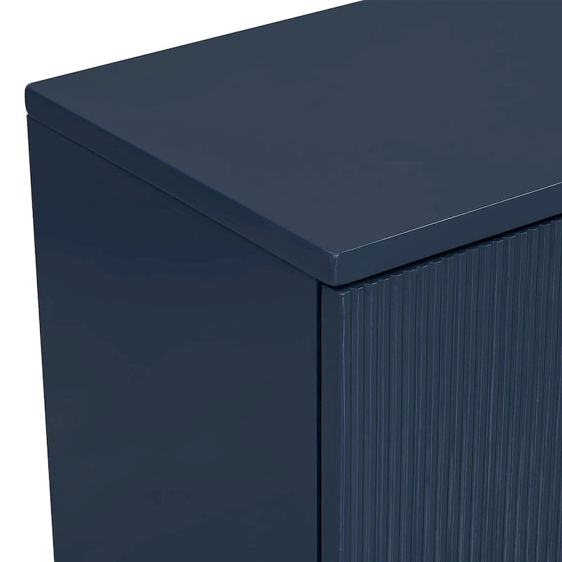 Buffet quatre portes à côtés striés avec poignées dorées et base ondulée, bleu blanc noir