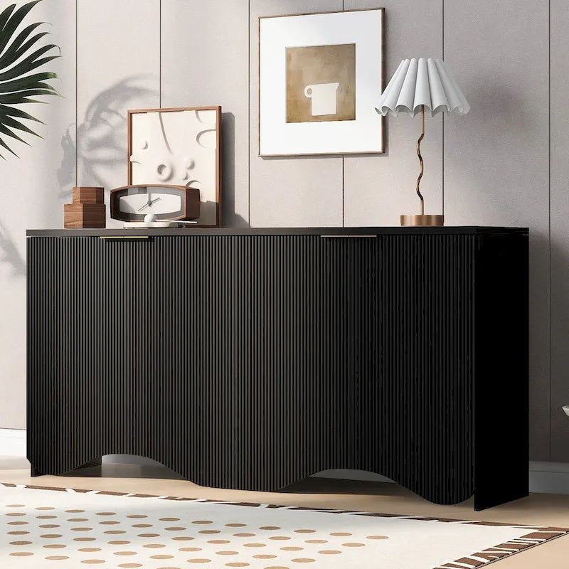 Buffet quatre portes à côtés striés avec poignées dorées et base ondulée, bleu blanc noir