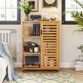 Meuble de rangement en bambou avec porte à persiennes et étagères latérales ouvertes en bois naturel