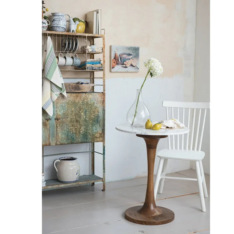 Meuble de rangement en métal patiné bleu-vert avec étagères grillagées et portes doubles