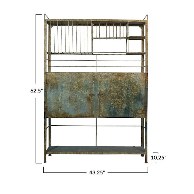 Meuble de rangement en métal patiné bleu-vert avec étagères grillagées et portes doubles