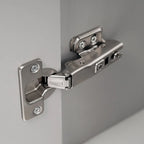 Petit meuble-lavabo de salle de bain avec évier en céramique et étagères ouvertes